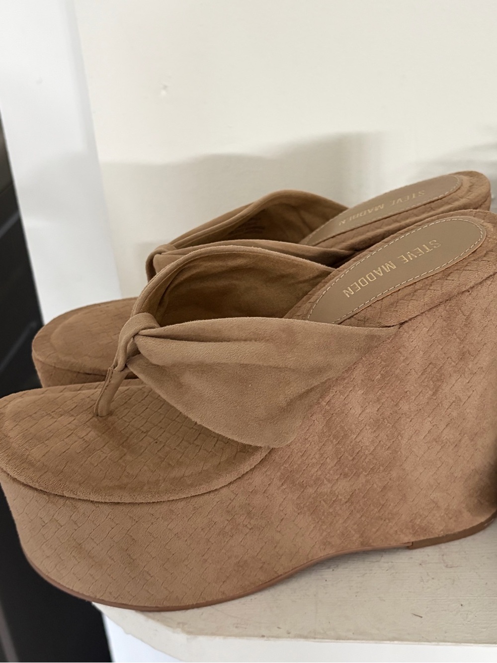 Steve Madden Tan Suede Platform Thong Mules - Picture 2 of 6
